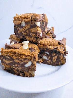 She's Almost Always Hungry: Biscoff Tiffin Biscoff Tiffin, Peanut Butter Replacement, Nadiya Hussain Recipes, Packaged Snacks, Types Of Desserts, Biscoff Cookies, Buy Cookies, Cookie Butter, Filled Cookies