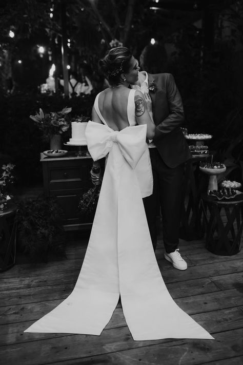 Bow Short Wedding Dress, Evening Reception Wedding Dress, Short Bow Wedding Dress, Modern Wedding Dress Short, Short Wedding Dress Big Bow, Short Wedding Dress With Bow On Back, Vegas Short Wedding Dress, Short Classic Wedding Dress, Short Dress With Big Bow On Back