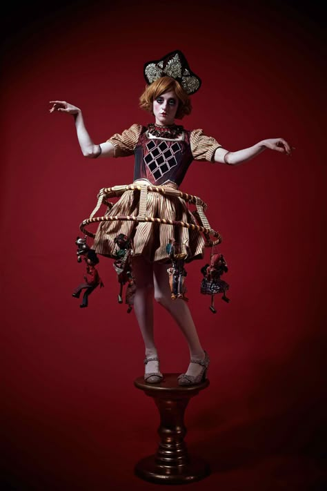 Scary Characters - Halloween circus Alice In Wonderland Themed Party, Circus Fashion, Creepy Circus, Circus Outfits, Scary Characters, Circus Aesthetic, Halloween Circus, Dark Circus, Night Circus