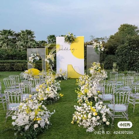 Yellow Wedding Backdrop, Yellow Wedding Decorations, Yellow Wedding Inspiration, Sicily Wedding, Photo Backdrop Wedding, Wedding Backdrop Design, Wedding Backdrop Decorations, Wedding Decor Style, Engagement Party Decorations