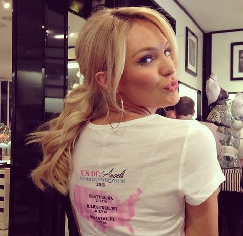 U.S. of Angels... Why has this not been made into a Pi Phi shirt yet? VS Angel Candice Swanepoel #ΠΒΦ #pibetaphi #angels Victoria's Secret Aesthetic, Girl Blogger, Victoria Secret Model, Victoria Secret Models, Vs Models, Vs Angels, Victoria's Secret Angel, Model Aesthetic, Candice Swanepoel