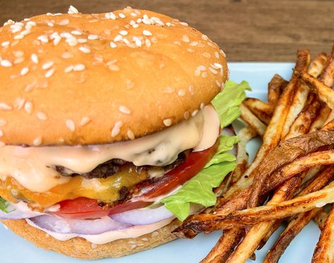 Oh so satisfyingly de-lish! These Gluten Free Smash Burgers taste just like restaurant-style smash burgers and are so easy (and quick) to make. They’re a total crowd pleaser. I’m officially addicted to smashing and you will be too! Gluten Free Smash Burgers, Low Carb Smash Burger, Low Carb Smash Burger Taco, Smash Burger Onion, Viral Smash Burger, Gluten Free Burger, Smash Burger Recipe, Mac And Cheese Bites, Burger Meat