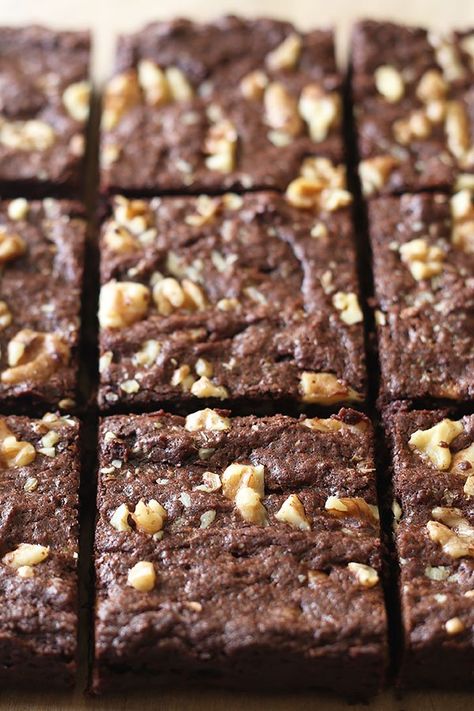 Walnut Brownies Recipe, Filled Brownies, Scratch Brownies, Walnut Brownie Recipe, Walnut Brownie, Chocolate Walnut Brownies, Fudge Brownie Recipe, Cookie Bars Easy, Walnut Fudge