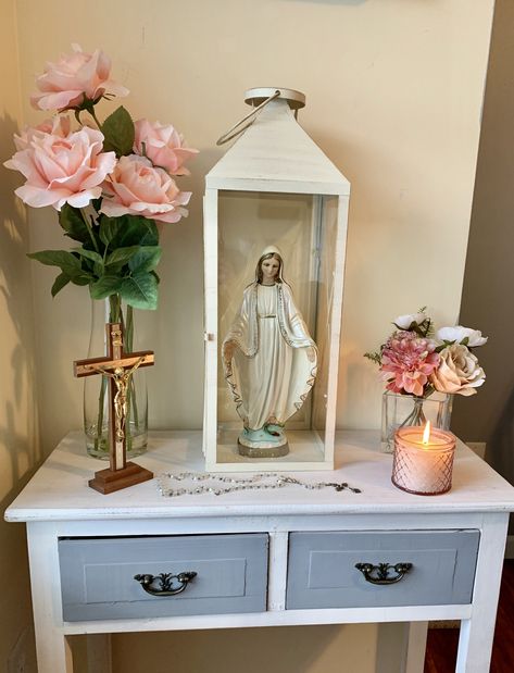 Mary Table Virgin Mary Altar Decoration, Catholic Altar Home Ideas, Home Altar Catholic, Catholic Altar, Altar Design, Catholic Decor, Prayer Corner, Catholic Statues, Mexican Home Decor