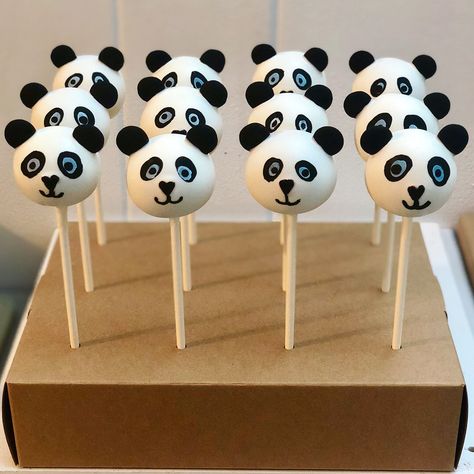 Panda Treats, Panda Cake Pops, Panda Birthday Theme, Panda Bear Cake, Gender Reveal Cake Pops, Panda Food, Cake Pops Recipe, Panda Baby Showers, Panda Cake