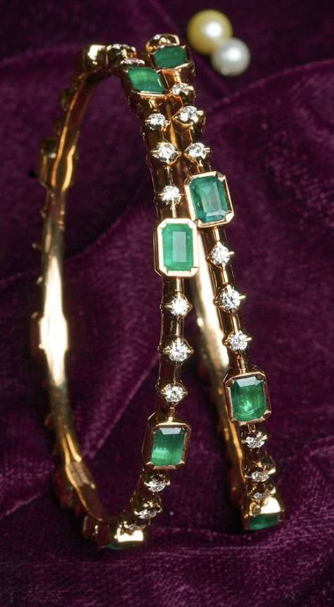 Diamond Bangles With Emeralds, Diamond Bangles Designer Latest, Stone Bangles Gold, Emerald Bangles, Stone Bangles, Neck Pieces Jewelry, Gold Bangles For Women, Diamond Pendants Designs, New Gold Jewellery Designs