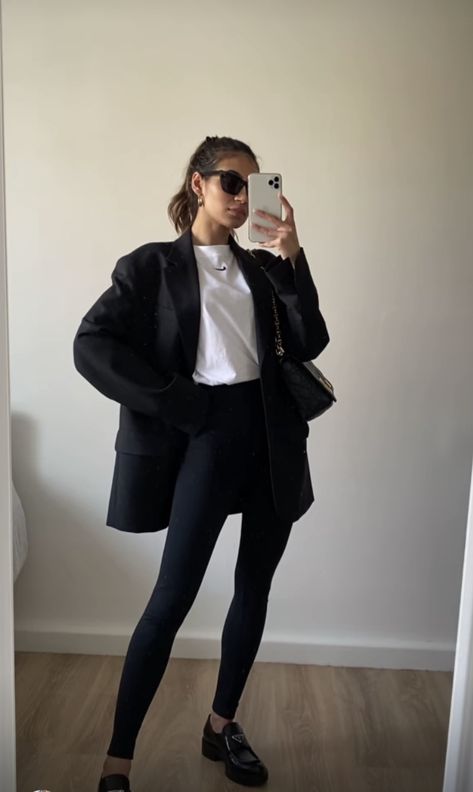 Loafer Leggings Outfit, Mocassins Outfit, Mocassin Outfit, Loafer Outfits Women, Loafer Outfits, Loafers Outfit, Black Leggings Outfit, Office Office, Personal Style Inspiration