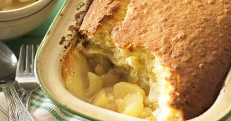 Apple Sponge Pudding, Apple Sponge Cake, Australian Cookies, Sponge Pudding, Easy Baked Apples, Baked Apple Dessert, Sponge Recipe, Desserts With Few Ingredients, Hot Desserts