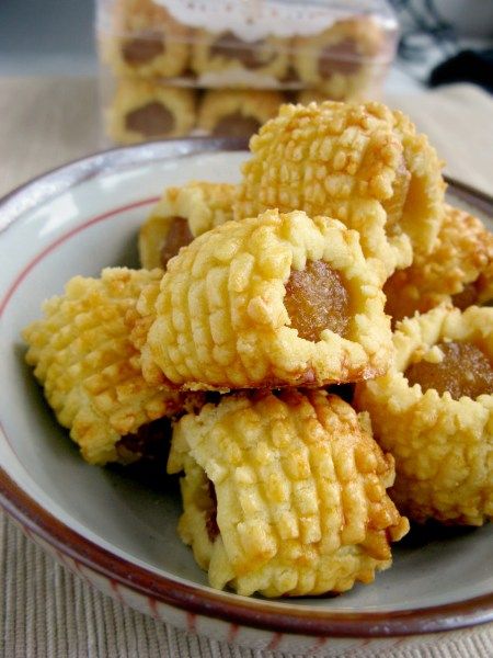 Asian Cookies, Pineapple Pastry, New Year Treats, Hari Raya Cookies, Chinese Cookies, Cake Cookie Recipes, Raya Cookies, Chinese New Year Recipes, Cny Cookies