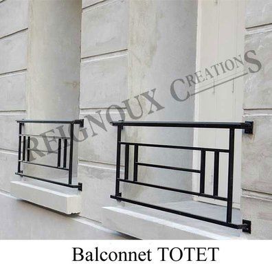 Balcony Grill Design Railings, Porte In Ferro, Staircase Railing Design, Grill Gate Design, Interior Columns, Balcony Grill, Grill Door Design, Balcony Grill Design, Balcony Railing Design