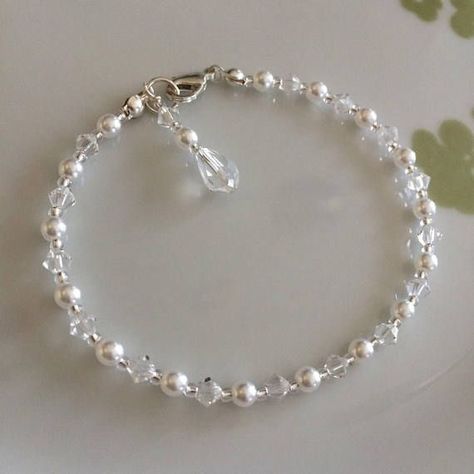 Pearl Chain Bracelet, Bridal Bracelets, Clear Crystal Bracelet, Clear Bracelet, Pearl Bracelet Wedding, Pretty Jewelry Necklaces, Pearl Necklace Designs, Wedding Bridesmaid Jewelry, Bridesmaid Gifts Jewelry