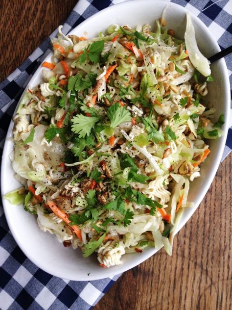 Amazing Asian Ramen Salad Asian Crunch Salad, Asian Ramen Salad, Diet Salad, Diet Salad Recipes, Ramen Salad, Raw Pork, Crunch Salad, Pork Rind, Salad Diet