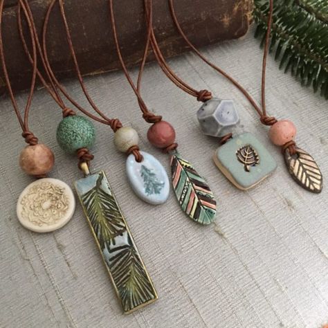 Christmas Jewelry Diy, Ceramic Bead Jewelry, Handcrafted Christmas Ornaments, Tanah Liat, Polymer Clay Jewelry Diy, Clay Ornaments, Clay Jewelry Diy, Polymer Clay Pendant, Ceramic Pendant