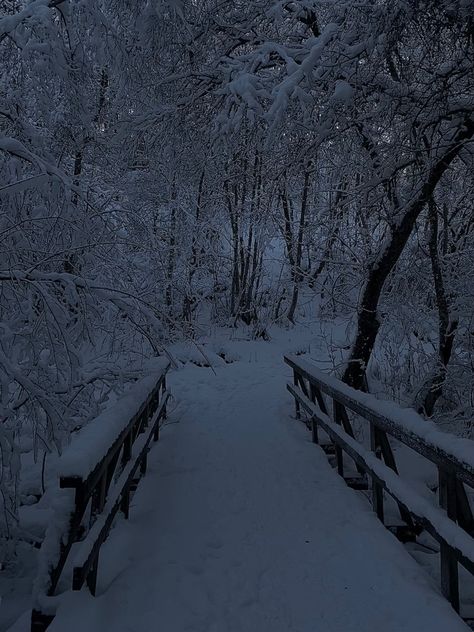 #winter#snow#snowy#bridge#winteraesthetic Snowy Mansion, Bridges Aesthetic, Snowy Bridge, Snow Vibes, Grunge Christmas, Snowy Town, Winter Outside, Snowy Cabin, Snowy Woods