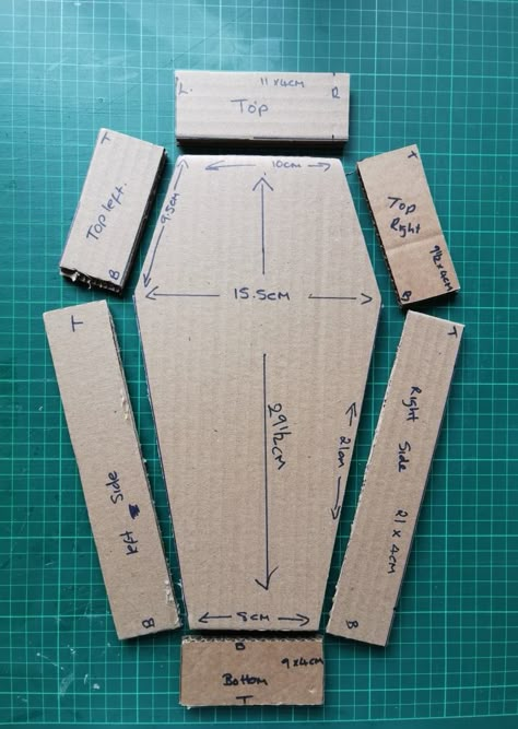 Coffin Decorations Halloween, How To Make A Coffin Out Of Cardboard, Paper Coffin Template, Cardboard Crafts Halloween, Cardboard Coffin Diy, Diy Coffin Halloween, Coffin Box Diy, Dracula Decor, Coffin Halloween Decor