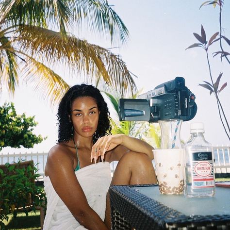 Jorja Smith, Photographie Portrait Inspiration, Island Girl, Beach Girl, Black Is Beautiful, Summer Aesthetic, Summer Girls, Rio De Janeiro, Summer Time