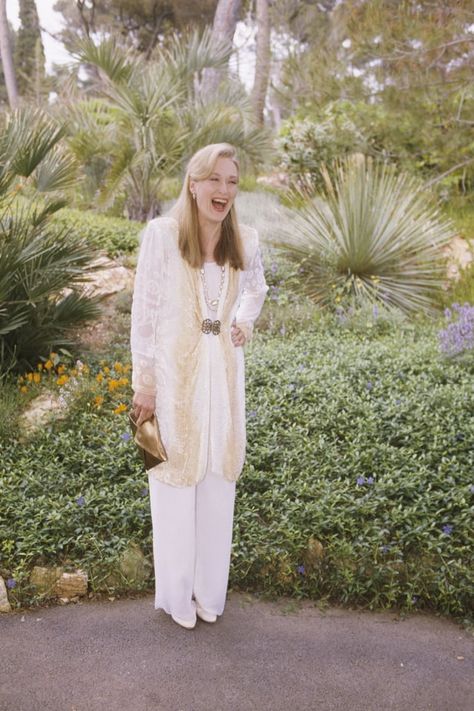 Meryl Streep was all smiles while posing in the gardens in 1989. Iridescent Summer, Festival Photos, Charlotte Gainsbourg, Claudia Cardinale, Royal Babies, Jodie Foster, Mia 3, Julianne Moore, Catherine Deneuve