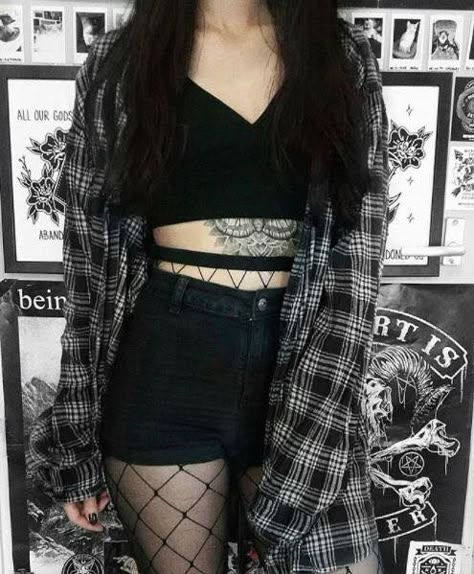 Grunge Style Outfits, Fishnet Outfit, Stil Rock, Pakaian Hipster, Moda Grunge, Outfit Grunge, Look Grunge, Fest Outfits, Goth Outfit