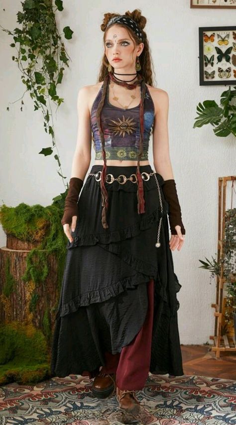 Appalachian Gothic Fashion, Boho Goth Style, Gothic Bohemian Fashion, Faerie Goth Fashion, Forest Fairy Fashion, Earth Witch Aesthetic Outfit, Solar Punk Aesthetic Fashion, Gothic Hippie Outfits, Modern Medieval Fashion