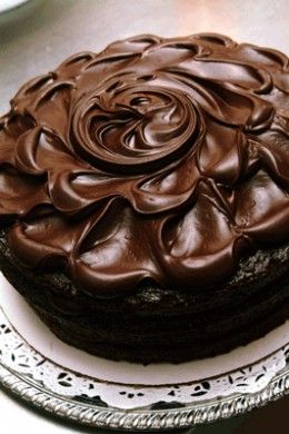 Dark Chocolate Cake Recipes, Mayonnaise Cake, Chocolate Mayonnaise Cake, Chocolate Frosting Recipes, Chocolate Fudge Cake, Dark Chocolate Cakes, Fudge Cake, Frosting Recipe, Cream Frosting