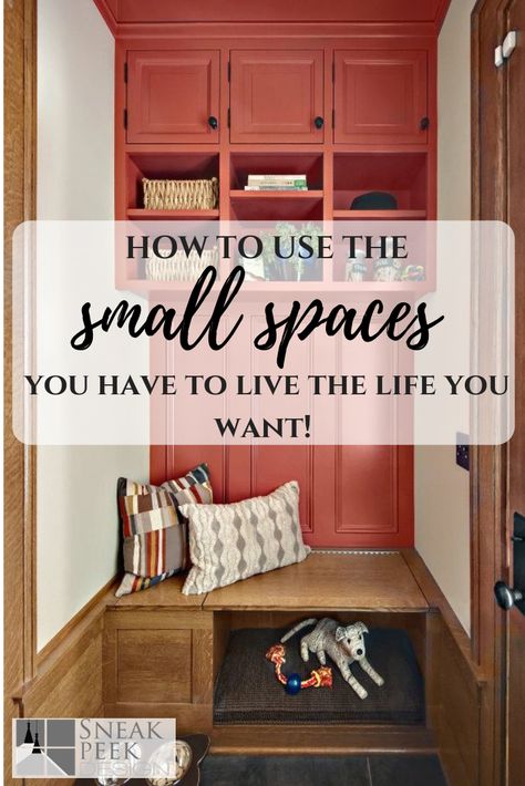 Diy Dog Room, Mudroom Organization Ideas, Tiny Mudroom, Small Space Stairs, Small Room Storage, Tiny House Organization, Small House Remodel, Small Mudroom, Small Mudroom Ideas