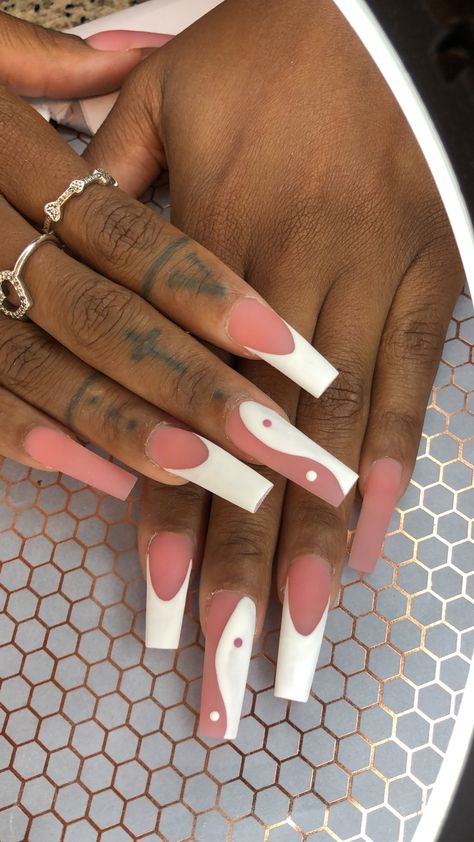 French Ying Yang Nails, Ying Yang French Tip Nails, Pink And White Ying Yang Nails, Pink Nails Ying Yang, Yin Yang Almond Nails, Ying Yang Nails, Yin Yang Nails, White French Tip, Ying Yang