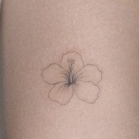 Hibiscus Stick And Poke, Hibiscus Flower Tattoo Fine Line, Hibiscus Tattoo Aesthetic, Small Tattoos Hawaii, Dainty Hibiscus Tattoo, Tiny Hibiscus Tattoo, Hibiscus Fine Line Tattoo, Summer Flower Tattoo, Hawaii Flowers Tattoo