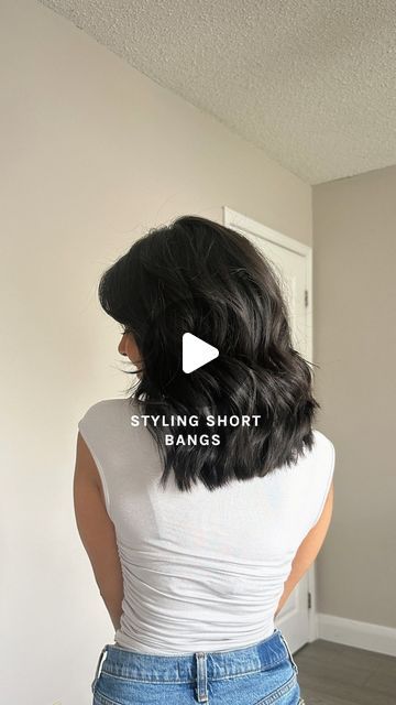 Jen | Hair Tutorials & Hair Tips on Instagram: "While getting bangs can be a fun change, they are also a commitment. 👀 If you recently got shorter curtain bangs and are struggling to style them, here is a quick + easy tutorial ⤵️  𝗦𝘁𝗲𝗽1️⃣: Take a smaller round brush and brush out the hair going forward. Then put the round brush on top of the section and drag it down, this helps smooth out any unwanted cow licks or kinks.   𝗦𝘁𝗲𝗽 2️⃣: To get your bangs to frame your face, split the bangs in half and blow dry each section by putting the round brush on top of the section and blow drying away from the face. This will help give your bangs that feathered back look 🪶👀 . . Drop a ❤️ if you found this helpful or comment below if you have any questions! . . #bangshairstyle #curtainbangs #s Clipping Bangs Back, How To Blow Dry Bangs Tutorials, Blow Drying Curtain Bangs, Cow Lick Hair, Curtain Bangs On Round Face, How To Blow Dry Curtain Bangs, Shorter Curtain Bangs, Bob With Bangs Round Face, Blow Dry Bangs