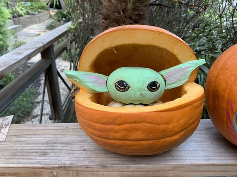 Baby Yoda Pumpkin Carving, Yoda Pumpkin Carving, Baby Yoda Pumpkin, Fall Outdoor Decorations, Yoda Pumpkin, Easy Pumpkin Carving Ideas, Disney Pumpkin Carving, Pumkin Carving, Pumpkin Carving Party