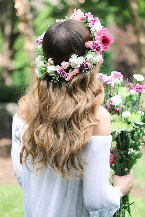 REAL Flower Crown | DIY | Daily Dose of Charm Real Flower Crown, Diy Flower Crown Headband, Fake Flowers Diy, Flower Graduation Cap, Crown Pictures, Crown Diy, Maternity Photography Poses Outdoors, Flower Jewelry Designs, Crown Aesthetic