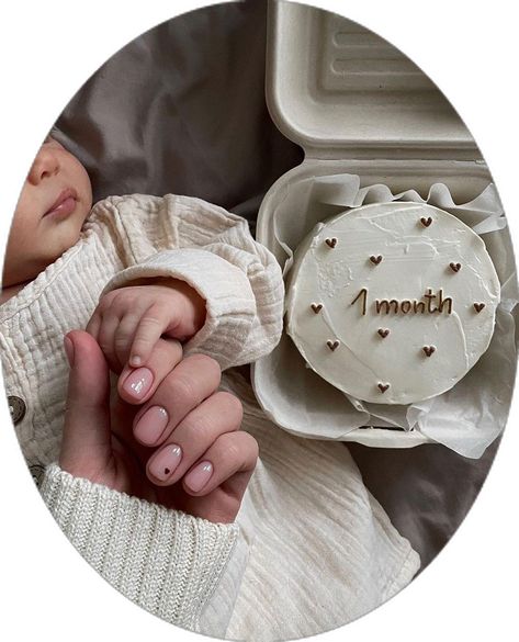 Aesthetic Newborn Pictures, One Month Baby Cake Ideas, Baby Boy Monthly Photo Ideas, First Month Baby Photoshoot, Baby 1 Month Photo Ideas, One Month Baby Picture Ideas, One Month Old Baby Pictures, 1 Month Old Baby Pictures, Milestone Picture Ideas