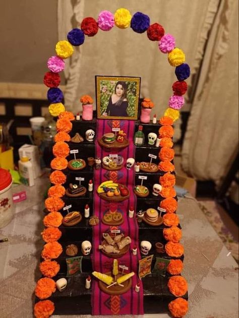 Mini Altar Ideas, Dia De Los Muertos Crafts Ideas, Sacred Space Altar, Dia De Los Muertos Decorations Ideas, Mexican Themed Weddings, Mini Altar, Altar Ideas, Den Mrtvých, 1st Birthday Decorations