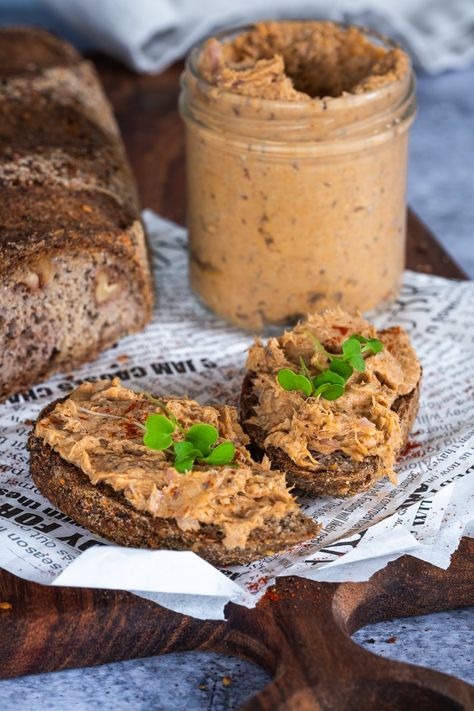 Easy Sardine Pate (with Canned Sardines) - Creative in My Kitchen Sardine Recipes Canned, Canned Fish Recipes, Lectin Free Foods, Canned Sardines, Sardine Recipes, Pate Recipes, Vegetable Chips, Spread Recipes, All Recipes