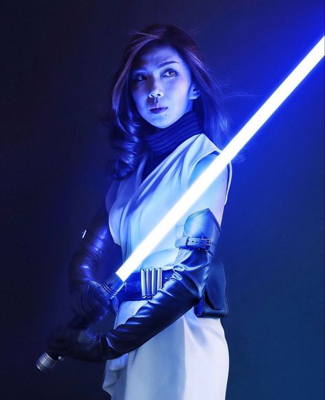 Lightsaber Poses, Sith Outfit, Lightsaber Drawing, Oc Poses, Steampunk Photography, Cosplay Poses, Jedi Outfit, Star Wars Character, Jedi Sith