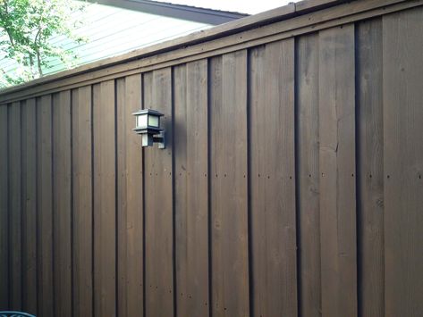 Fence Staining - "Hawthorne" - Traditional - Dallas - by Fresh Coat Painters of Park Cities | Houzz Cedar Fence Stain Colors, Mcm Fence, Fence Reference, Black Wood Fence, Home Interior Paint Ideas, Garden Fence Paint, Fence Colors, Fence Staining, Privacy Fence Topper