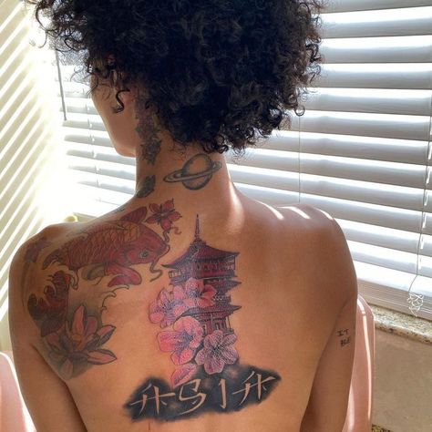 Dr Tattoo, Back Tattoo Women Spine, Coi Leray, Band Tattoos, Cute Hand Tattoos, Black Girls With Tattoos, Spine Tattoos For Women, Tattoos For Black Skin, Red Ink Tattoos