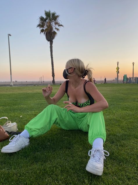 #sunset #neongreen #sweatpants #leopardprint #grass #blonde #palmtree Neon Green Pants Outfit, Parachute Pants Outfit, Green Pants Outfit, Green Pants, Neon Green, Pants Outfit, Street Style Outfit, Parachute Pants, Harem Pants