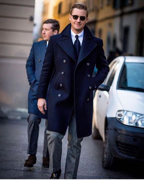 Men Suits Modern, Ceramic Business, Pitti Uomo Street Style, Navy Pea Coat, Mens Fashion Coat, Mens Fashion Vintage, Fresh Cuts, Mens Overcoat, Mens Fashion Ideas