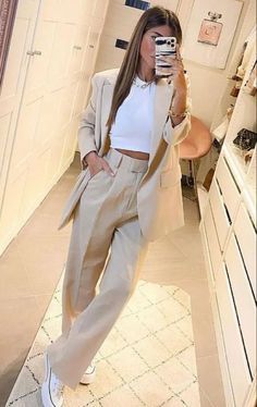 Aesthetic Lawyer, Outfit Trabajo, Lawyer Fashion, Beige Outfit, Outfit Mujer, Beige Pants, Business Casual Outfits For Work, Elegante Casual, Event Outfit