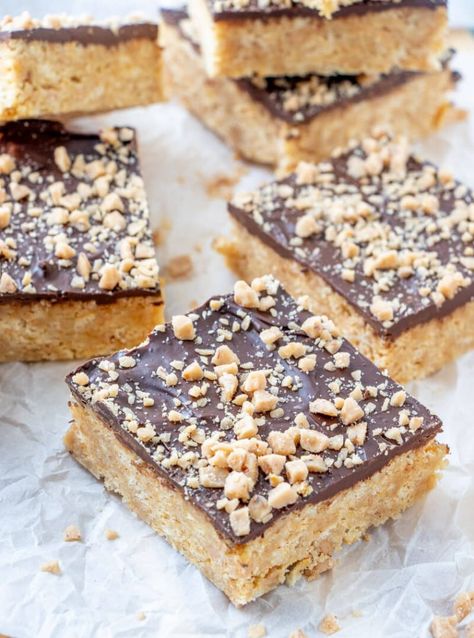 Skor Bar Skor Squares, Ritz Cracker Toffee, Skor Bars, 4 Ingredient Desserts, Fancy Desserts Recipes, Cracker Toffee, Easy Dessert Recipes Quick, Dessert Cookbooks, Dessert Cake Recipes