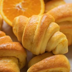 These orange dinner rolls are flavored with fresh orange zest and a hint of sugar. They’re shaped like crescent rolls and brushed with orange juice glaze. Full recipe on: lifemadesimplebakes.com #recipe #rolls #orangerolls #dinnerrolls #bread #carbs #thanksgiving #christmas #easter #easyrecipe #yeast Orange Dinner Rolls, Orange Dinner, Homemade Crescent Rolls, Life Made Simple, Traditional Thanksgiving Recipes, Fluffy Dinner Rolls, Anna Olson, Homemade Flour Tortillas, Orange Rolls