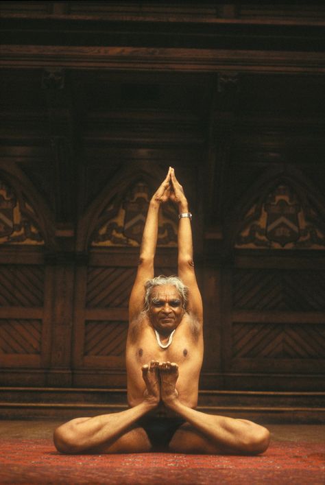 Yoga Thoughts, Vintage Yoga, Photo Yoga, Bks Iyengar, Arte Yoga, Yoga Images, Tai Chi Chuan, Yoga Pictures, Yoga Photos