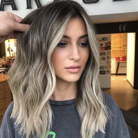 Shadow Roots Hair, Shadow Roots, Babylights Hair, Ash Blonde Balayage, Blonde Hair With Bangs, Shadow Root, Ash Blonde Hair, Hair With Bangs, Short Hair Wigs