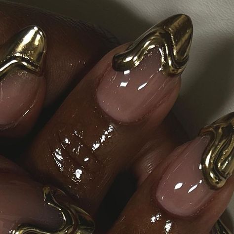 Pro Nails Designs, Metallic Almond Nails Designs, 3d Metallic Nails, Chrome Builder Gel Nails, 3d Gold Chrome Nails, Liquid Chrome Nails, Good Chrome Nails, Gold Gel Nail Designs, Chrome Nails Almond Shape