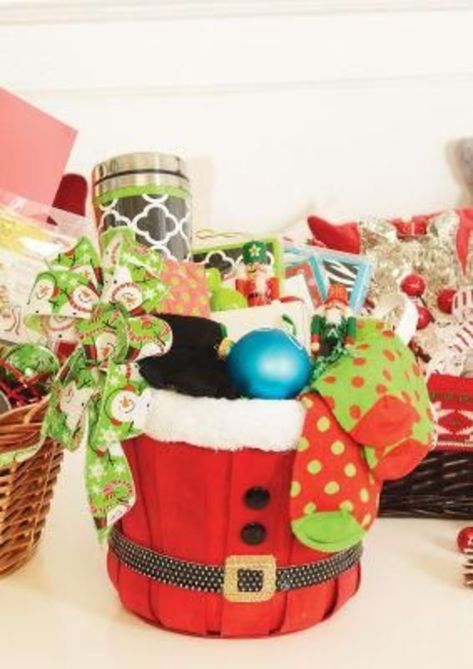 35+ Awesome DIY Christmas Gift Basket Ideas for Friends | HubPages Gift Basket Ideas For Friends, Basket Ideas For Friends, Diy Christmas Gift Basket Ideas, Fundraiser Raffle, Christmas Thank You Gifts, Michaels Store, Gift Card Bouquet, Christmas Gift Baskets Diy, Basket Gifts