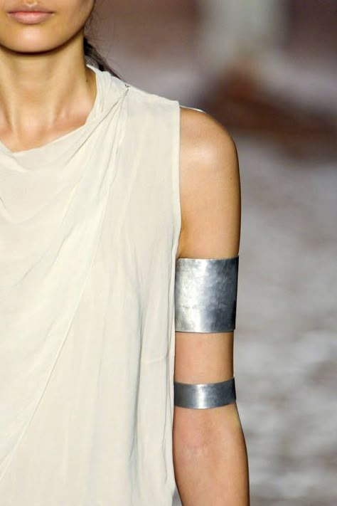 Wouldn't it be sweet if these arm cuffs fit average sized arms and not wrist sized models arms Silver Arm Cuff, Arm Jewelry, Arm Cuff, Arm Candy, Fashion Details, Fashion Week Spring, Silver Bracelets, Arm Band, Jewelry Inspiration