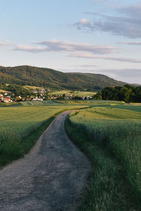 German Core, Fields Of Wheat, German Countryside, Cottagecore Life, German Houses, Spring Evening, German Beauty, Royal Christmas, Southern Life