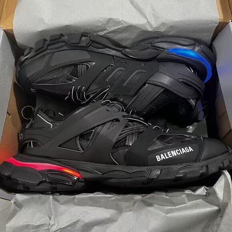 Balenciaga led tracks Balenciaga Tracks, Shoes Balenciaga, Black Balenciaga, Balenciaga Black, Balenciaga Track, Luxury Lifestyle Dreams, Balenciaga Shoes, What You See, Luxury Lifestyle