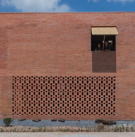 70+ Fascinating Brick Patterns Facade   #brick #facade #elevation #patterns Internal Courtyard, Brick Architecture, Brick Facade, Brick Patterns, Ground Floor Plan, Brick Building, Brickwork, Gate Design, Brick House