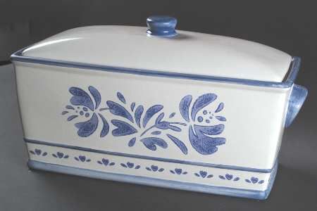 Pfaltzgraff Yorktowne (USA), Bread Box w/Lid, $279.95 at Replacements, Ltd Pfaltzgraff Folk Art Display, Pfaltzgraff Folk Art Collection, Yorktowne Pfaltzgraff, Yorktown Pfaltzgraff, Usa Pattern, Pfaltzgraff Village, Pfaltzgraff Yorktowne, Pyrex Vintage Horizon Blue, Blue Dishes